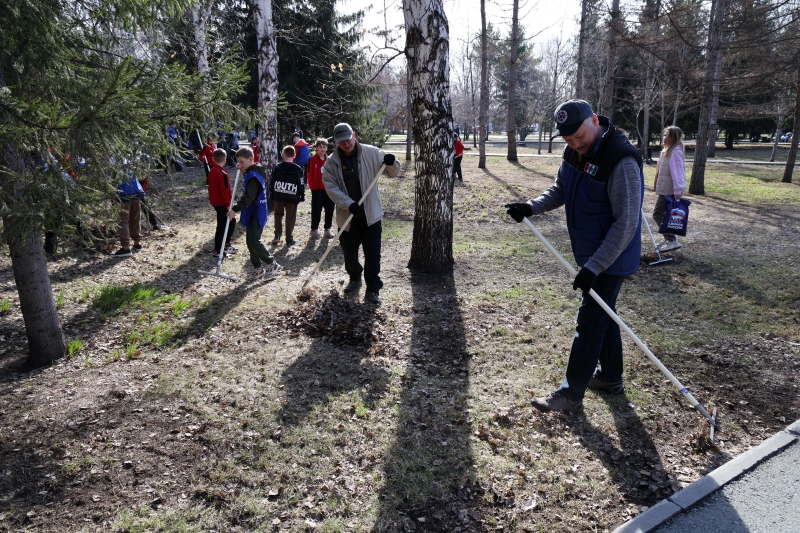 Благоустроенные по нацпроекту скверы стали главной целью апрельских субботников в регионе