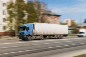 На региональных дорогах ограничат проезд фур с нагрузкой на ось более 5 тонн