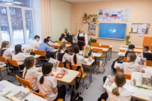 Школьные звонки в Новосибирской области заменят на песни в преддверии 9 Мая