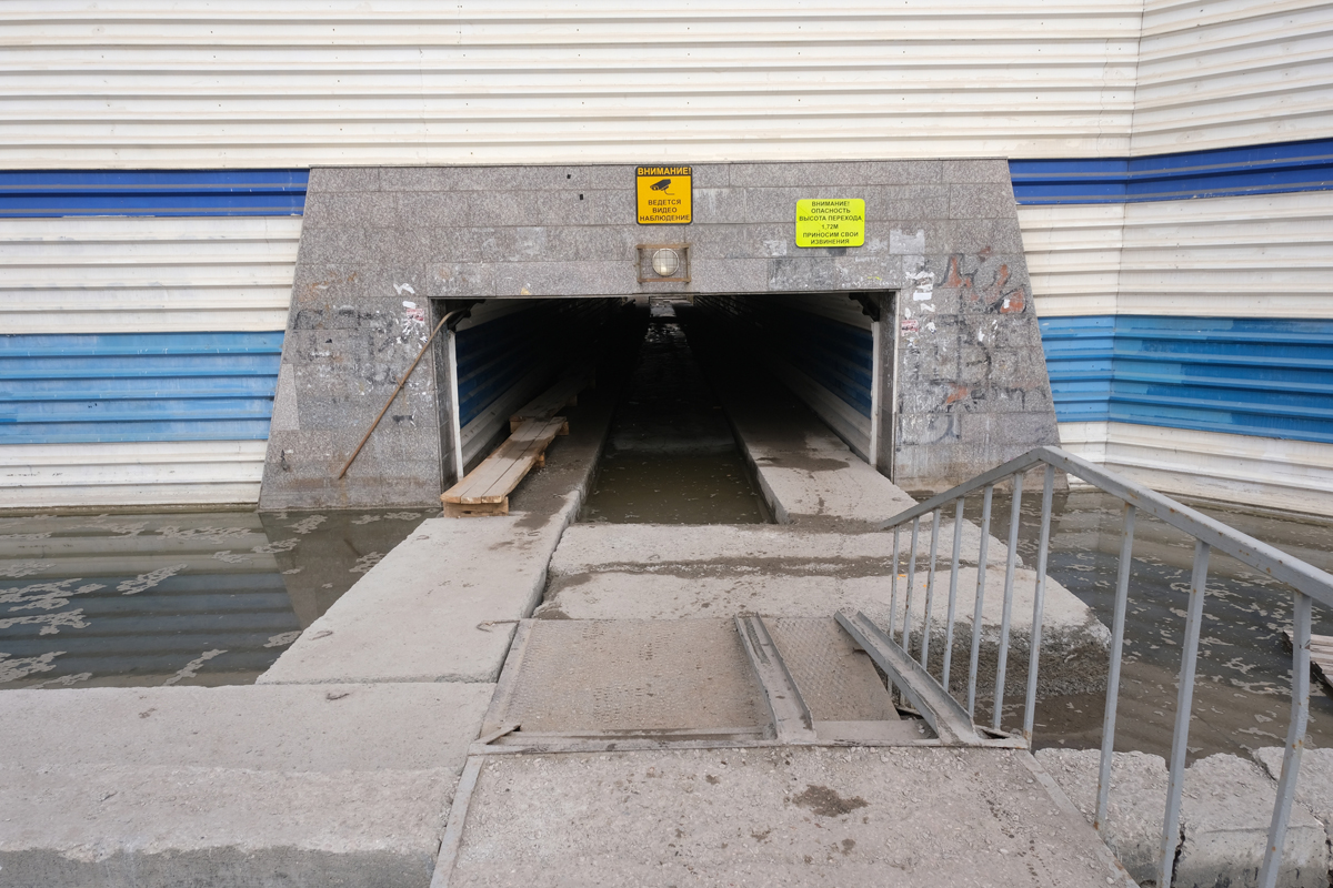 Вандалы в Оби разносят подземный переход на «Октябрьской»