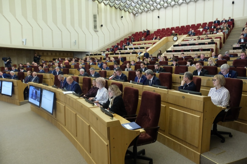 Новосибирские депутаты в двух чтениях приняли корректировки в областной бюджет на 2026