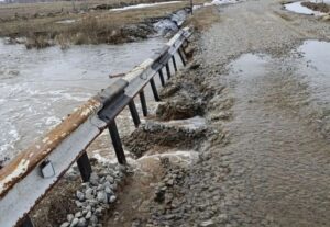 Вода из-за паводка перекрыла движение на семи трассах Новосибирской области