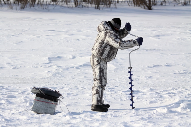 Из-за угрозы отрыва льда в Новосибирске ввели запрет на подлёдный лов рыбы