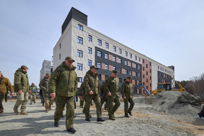 Две казармы площадью 7,7 тысяч квадратов каждая появятся в НВВКУ к осени-2026