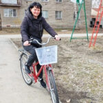 На велосипеды весной-2026 пересели социальные работники города Обь