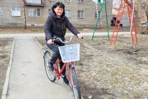 На велосипеды весной-2026 пересели социальные работники города Обь