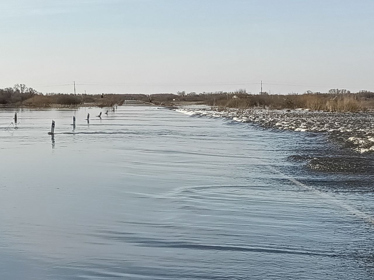 В Новосибирской области из-за талых вод закрыли движение на трёх дорогах в разных районах