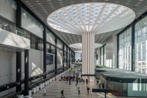 Жители Новосибирска и Москвы попались на взятке в 65 тысяч рублей в аэропорту Толмачёво