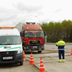 Два мобильных поста и 19 стационарных пунктов следят за перегрузом фур в регионе