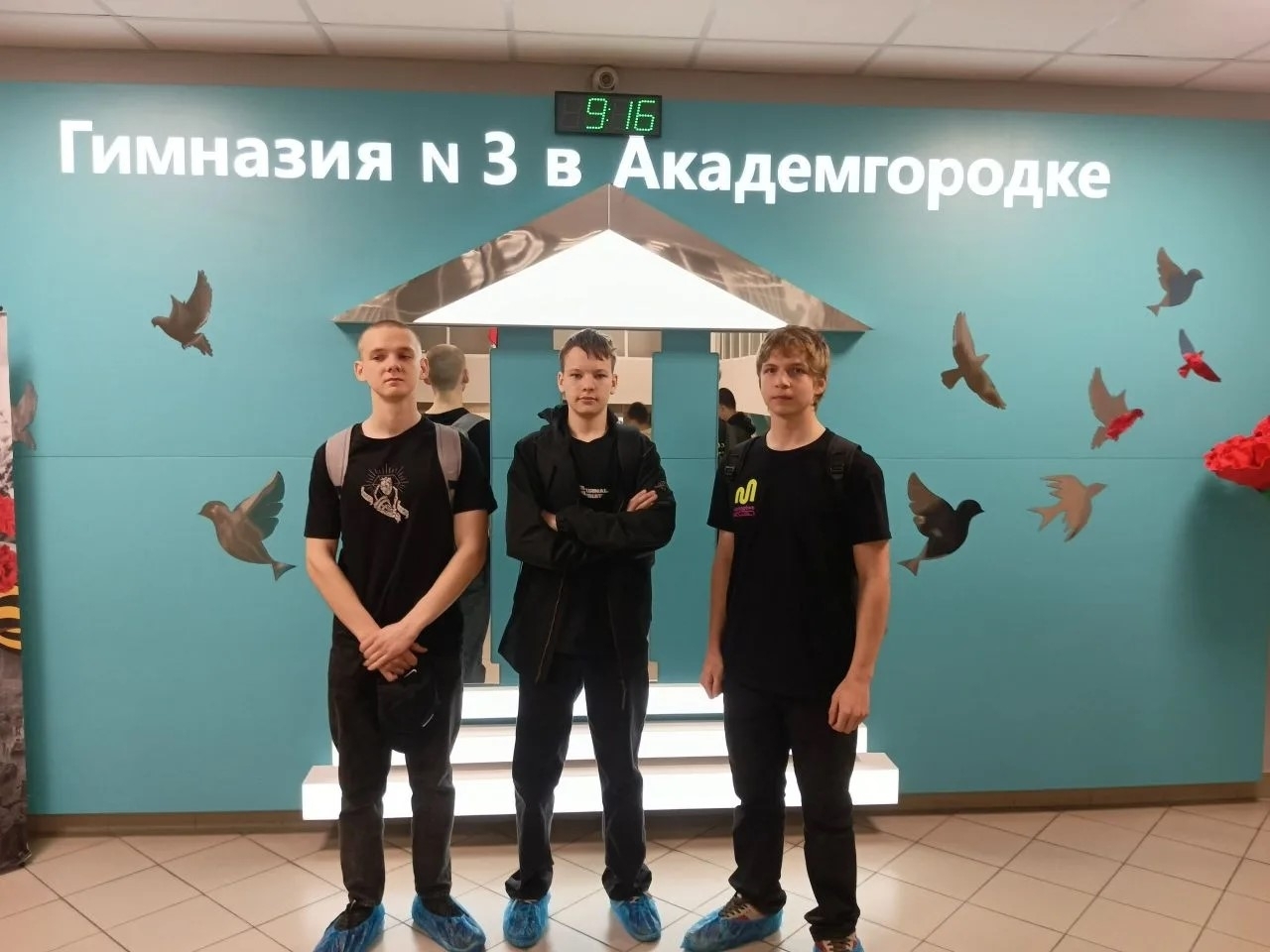 Трое школьников из Оби пробились в топ-10 на областном первенстве по дрон-рейсингу