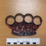 Россиянки пытались ввезти кастеты из Таиланда и Турции через аэропорт Толмачёво