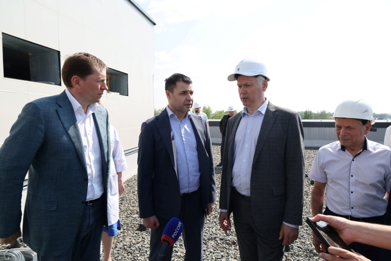 Андрей Травников проверил строительство хирургического корпуса Каргатской ЦРБ