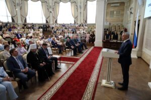 Андрей Травников вручил награды лучшим работникам социальной защиты региона