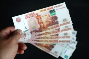 Полтора миллиона рублей пытался вывезти пассажир в аэропорту Толмачёво