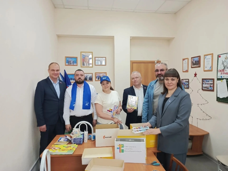 Обские депутаты собрали «Коробку храбрости» для маленьких пациентов Областной клинической больницы