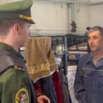 Шестерых мигрантов доставили в военкомат после рейда на птицефабрике в Оби
