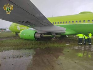 Самолёт авиакомпании S7 из Новосибирска не удержался на полосе в аэропорту Мирного