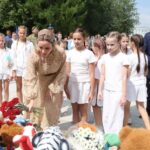 Сотни новосибирцев вышли почтить память детей – жертв конфликта в Донбассе
