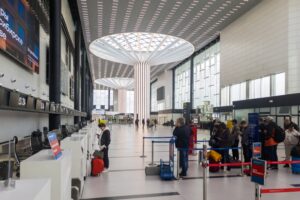 Шесть с половиной миллионов рублей заплатит Толмачёво за трещины на взлётной полосе