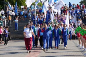 Тысячи горожан пришли на Михайловскую набережную отметить День физкультурника