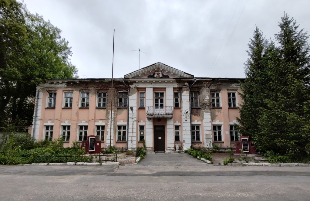 Здание бывшего военкомата города Обь в центре Новосибирска выставили на торги