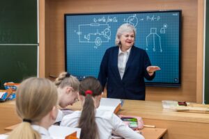 Губернатор Травников назвал способы решения кадрового вопроса в школах