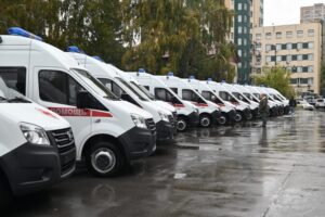 Пятнадцать новых машин скорой помощи передали медикам Новосибирской области