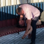 В Оби водитель автобуса применил силу к пассажиру, не оплатившему проезд