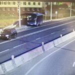 В Новосибирской области разыскивают черный внедорожник без номеров, скрывшийся с места ДТП