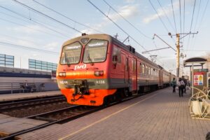 Пережог контактного провода стал причиной семичасовой задержки поезда из Барабинска