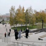 Более 120 крупномерных деревьев высадили во второй очереди Бугаков-парка
