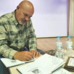 Книгу о герое СВО презентовал в Оби новосибирский писатель-краевед Бевз